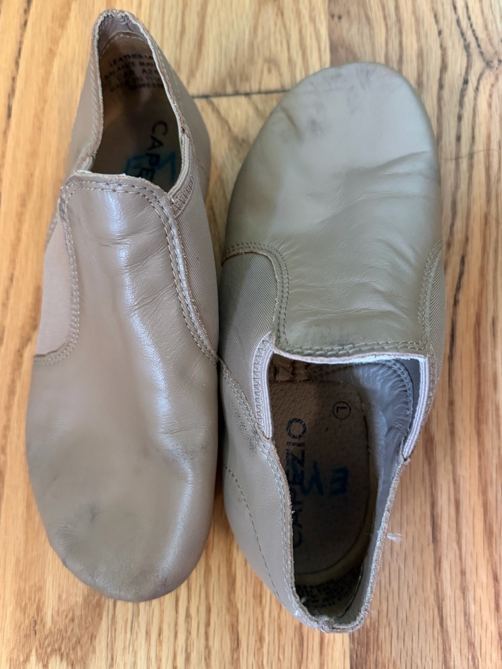Capezio EJ2 Caramel Leather Jazz Dance Shoes Slip On Womens Size 8M Tan